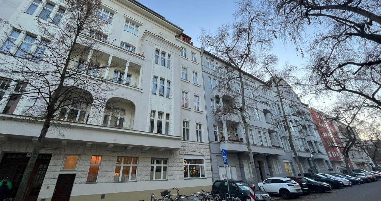 Central, Charming Studio For Up To 3 People In Historic Building Appartement Berlijn